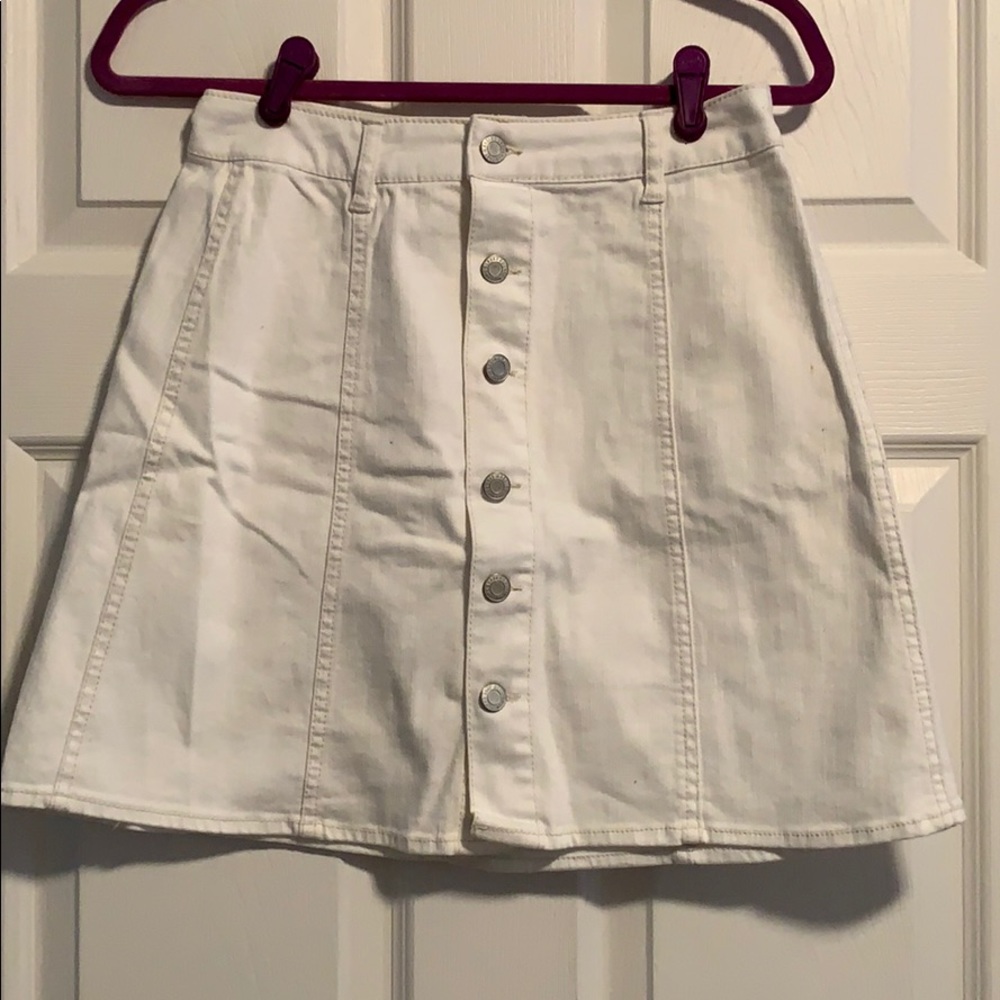 Stretchy white jean skirt
